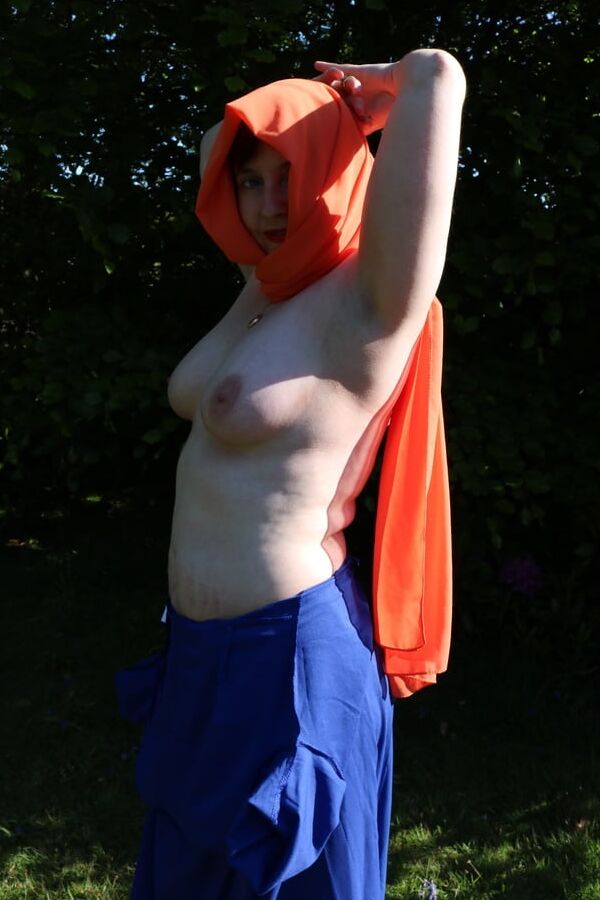 Hijab and abaya flashing outdoors