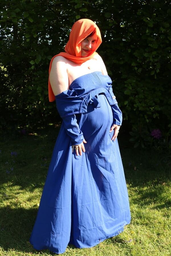 Hijab and abaya flashing outdoors