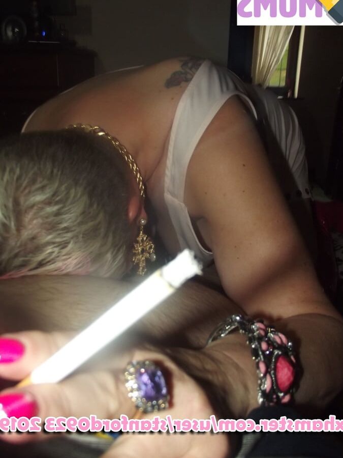 SLUT MOM GIVES BLOWJOB