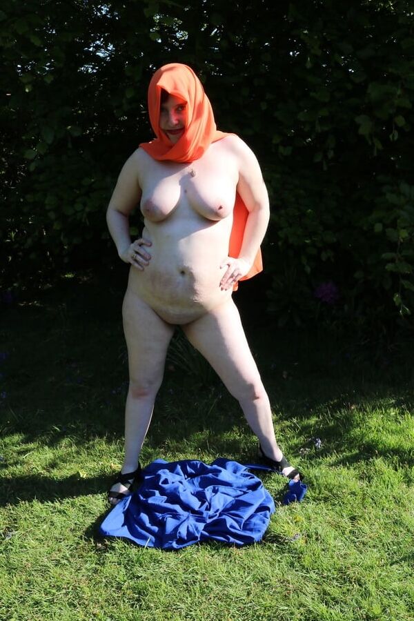 Hijab and abaya flashing outdoors
