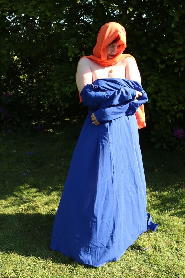 Hijab and abaya flashing outdoors