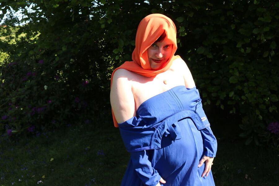 Hijab and abaya flashing outdoors