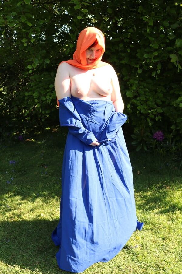 Hijab and abaya flashing outdoors