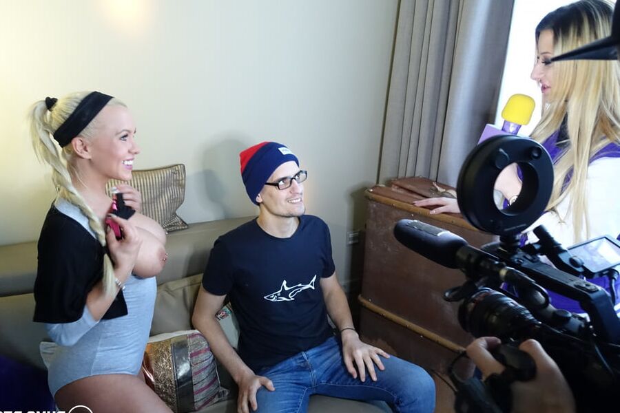 Big Fan Has The Chance To Fuck A Pornstar