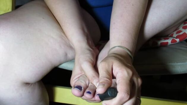 Fan Request Watching BBW PAWG Lexi Painting Her Toes
