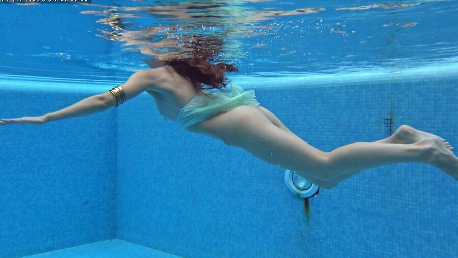 LIZI VOGUE UNDERWATER SWIMMING POOL