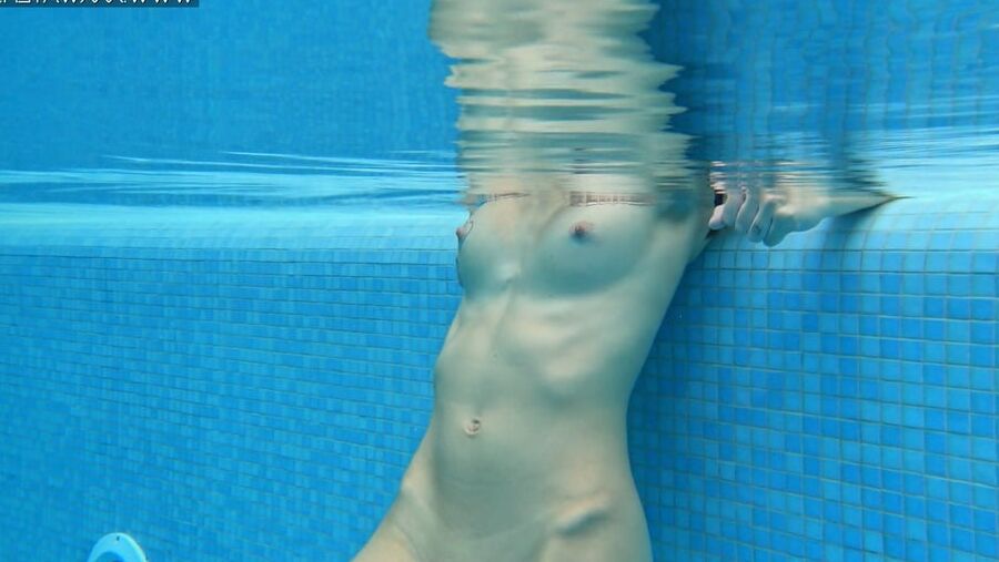 LIZI VOGUE UNDERWATER SWIMMING POOL
