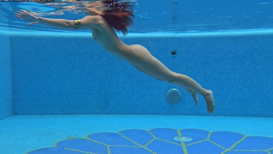 LIZI VOGUE UNDERWATER SWIMMING POOL