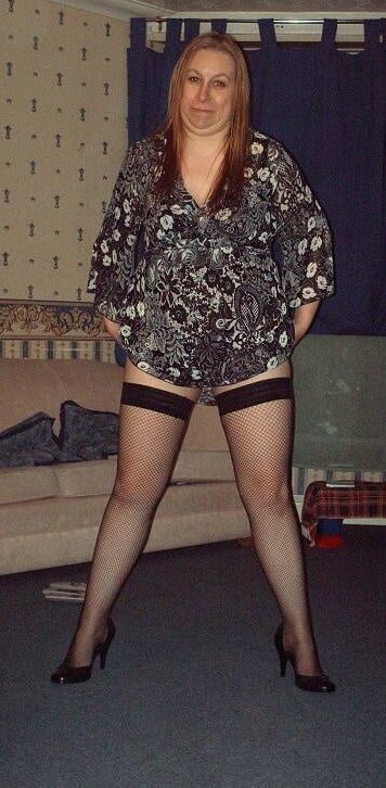 Milf Mum Spreading, Fucked and Creampied
