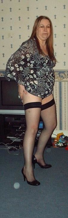 Milf Mum Spreading, Fucked and Creampied