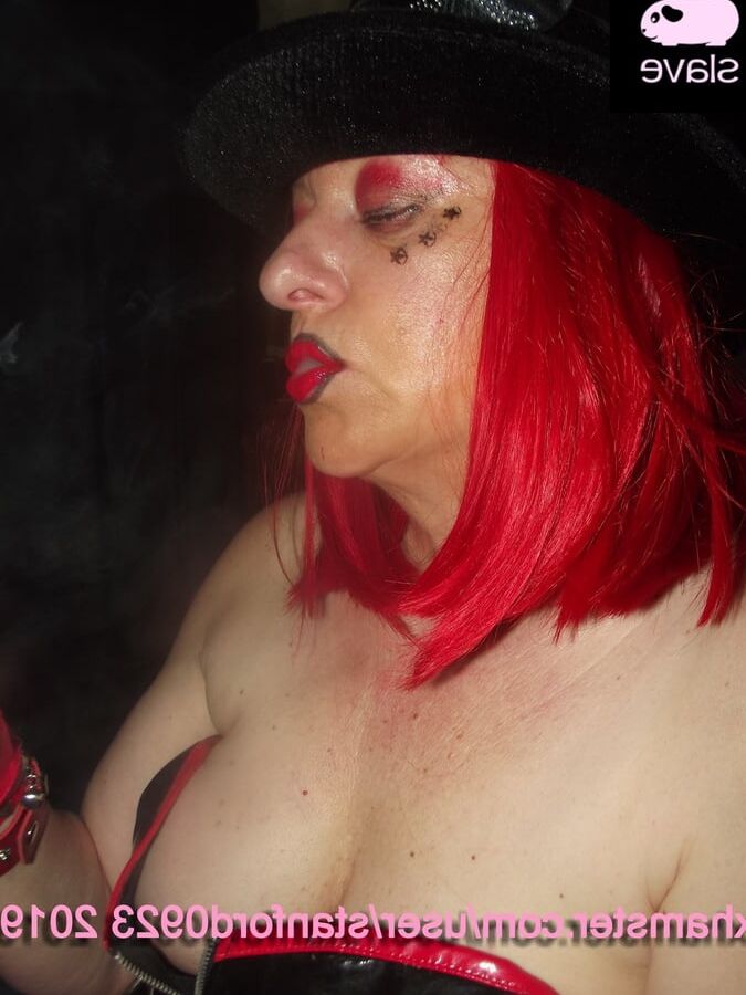 MISTRESS WITH PIGGY SLAVE