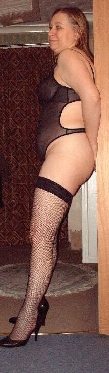Milf Mum Spreading, Fucked and Creampied