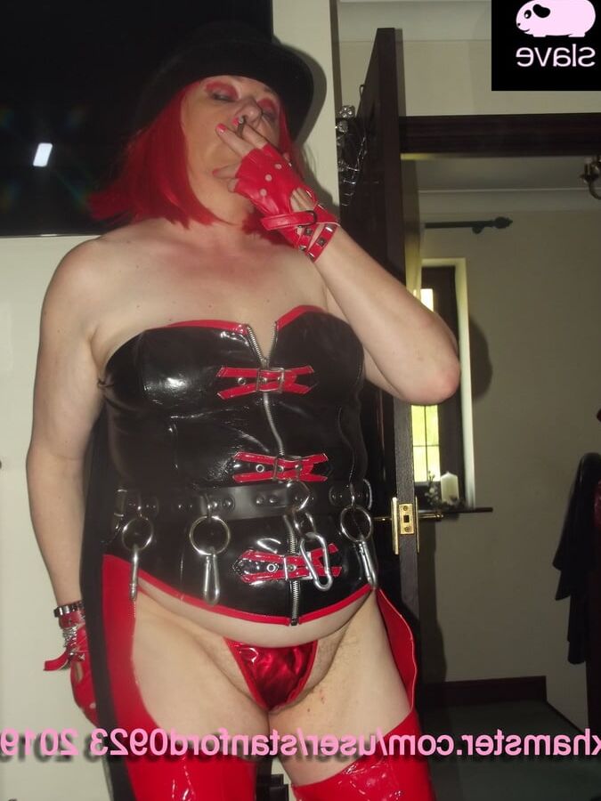 MISTRESS WITH PIGGY SLAVE