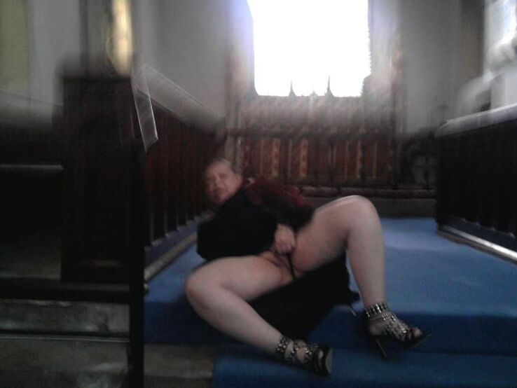Milf Church Flashing and Sucking