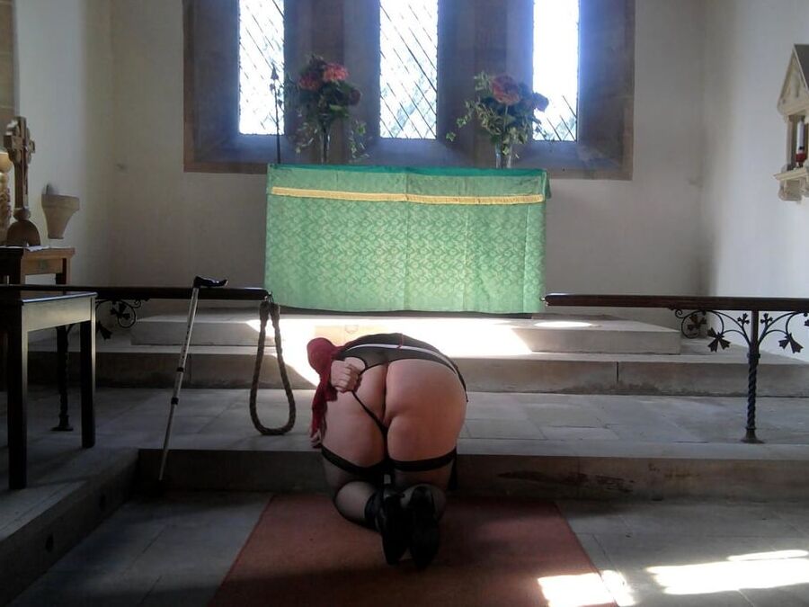 Milf Church Flashing and Sucking