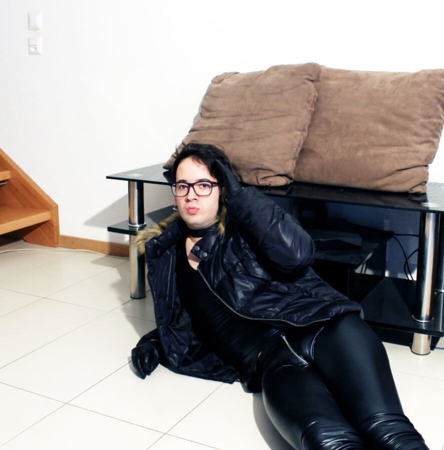 Latexpussycat, the androgynous leather bitch 01