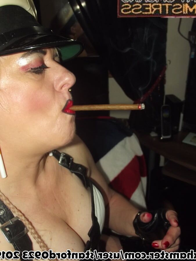 SMOKING MISTRESS