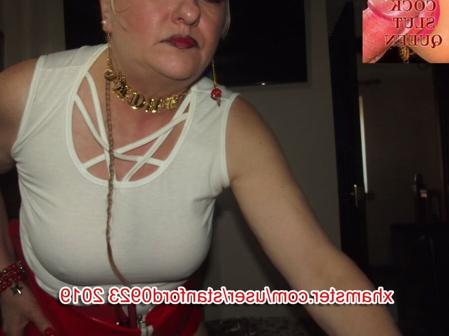 SLUT PLAYING SMOKING