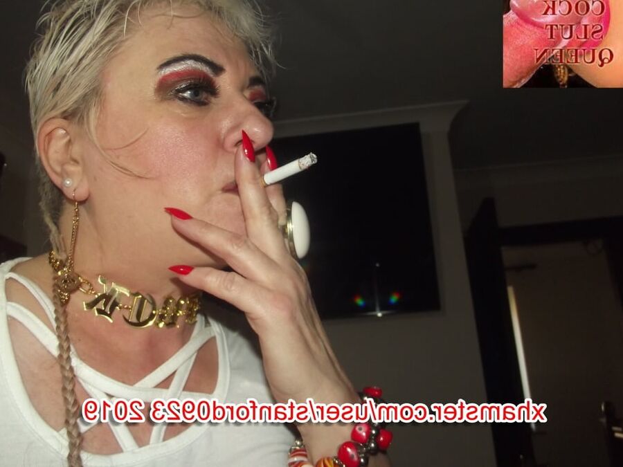 SLUT PLAYING SMOKING