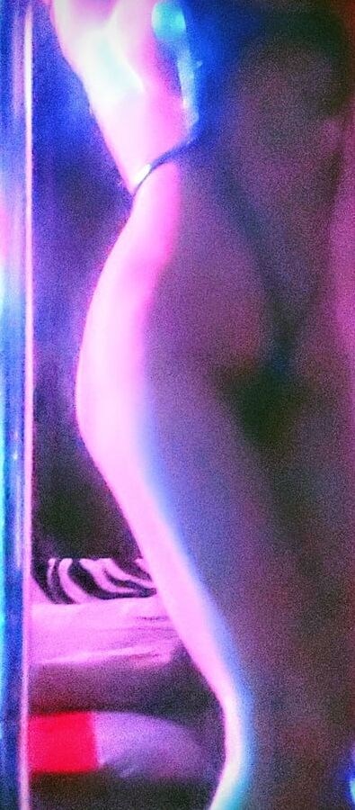 Feature dancer Annie Body on the pole!