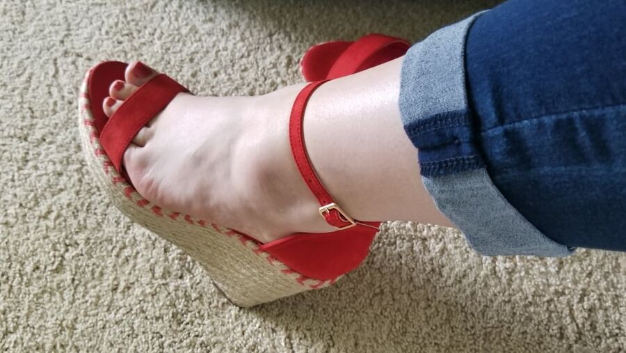 Roundup sexy milf, mom, feet, legs, big natural tits