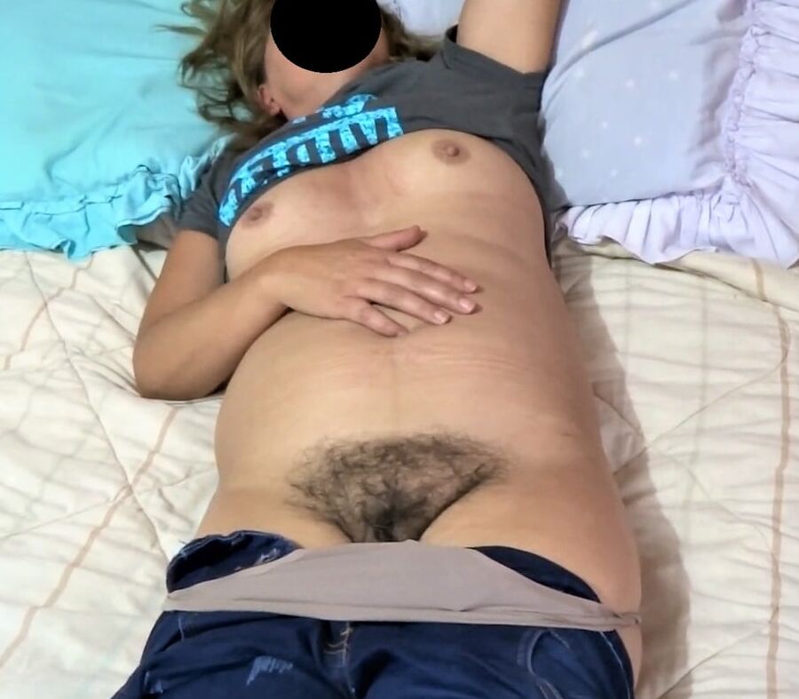 LA CHATTE POILUE DE MA HOTWIFE - LA CHUCHA PELUDO DE MI ESPOS