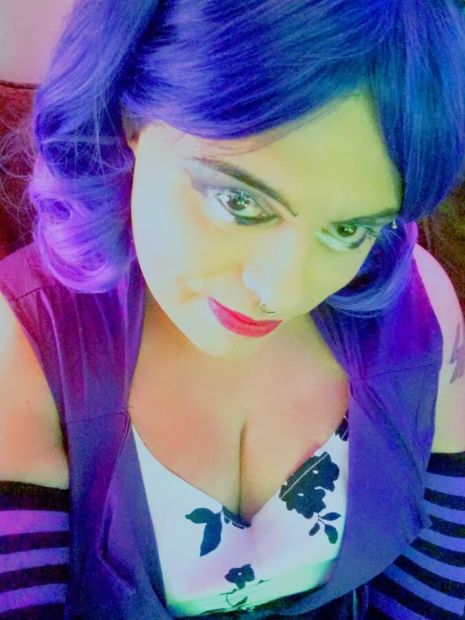 SIMMY VIOLET
