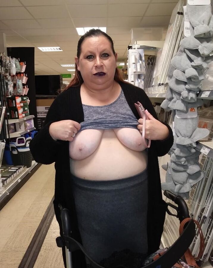 Flashing UK MILF