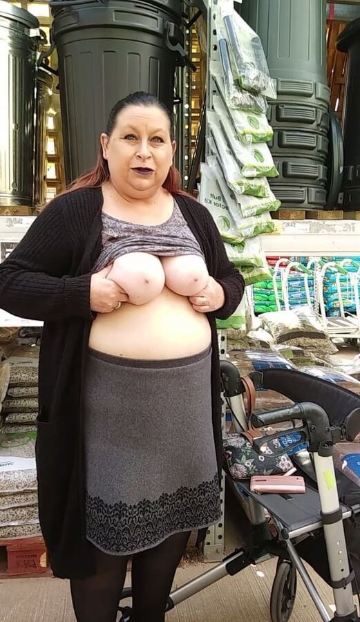 Flashing UK MILF