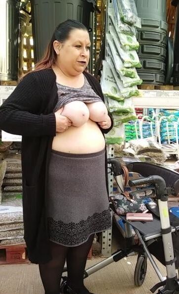 Flashing UK MILF