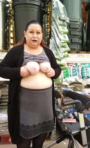 Flashing UK MILF