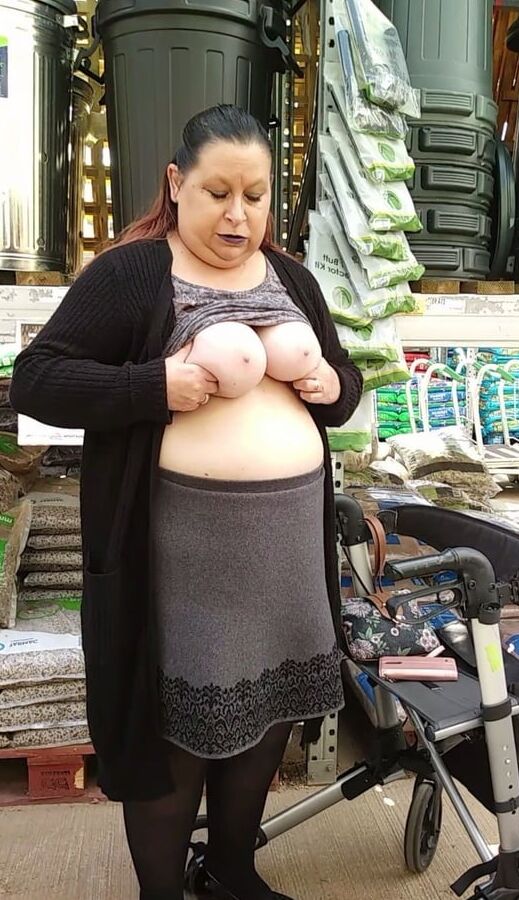 Flashing UK MILF
