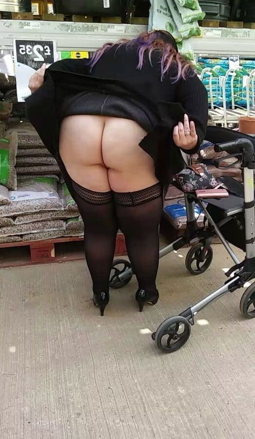 Flashing UK MILF