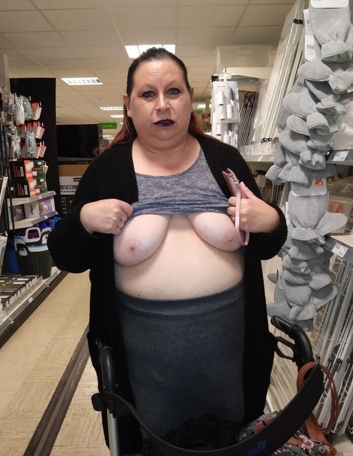Flashing UK MILF