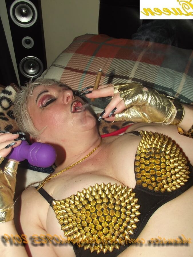 QUEEN SLUT