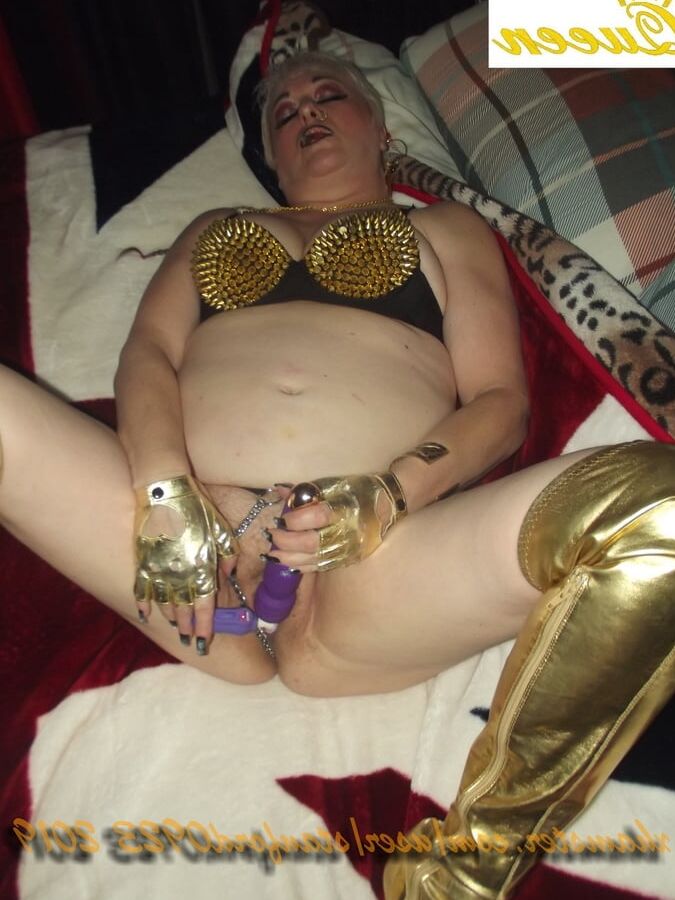 QUEEN SLUT