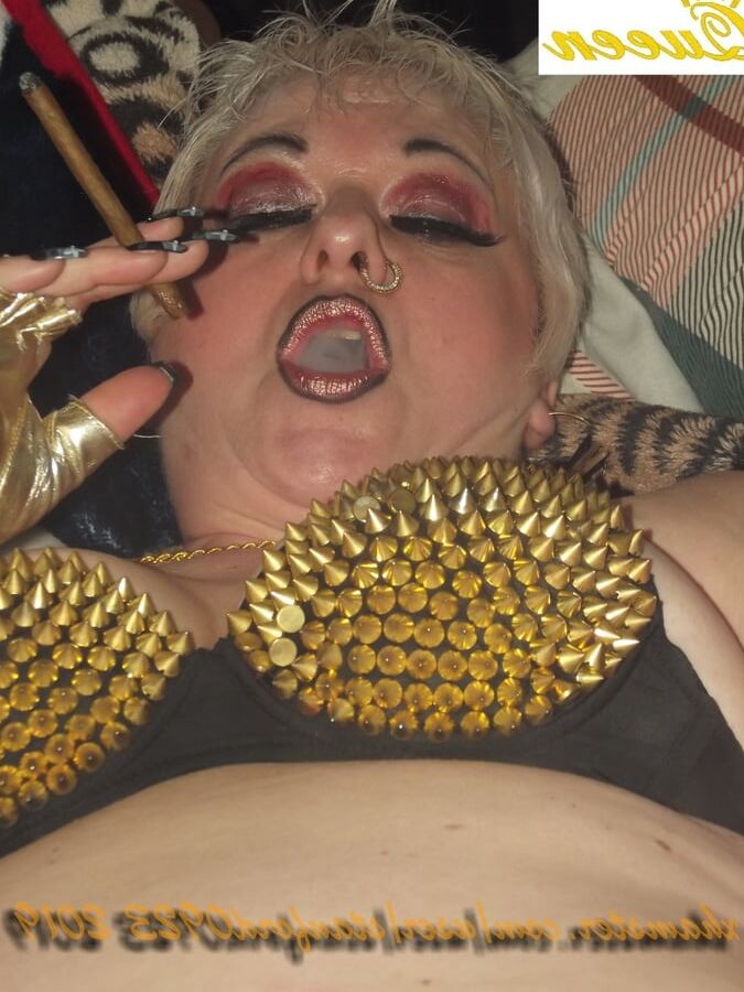 QUEEN SLUT