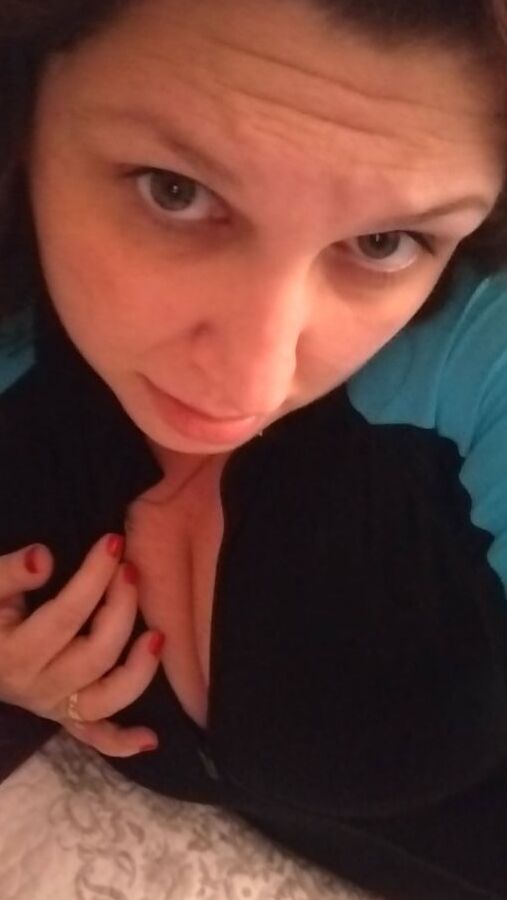 Weekly roundup bored housewife milf legs ass tits tease