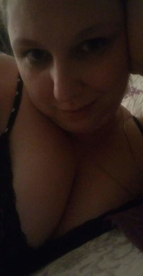 Weekly roundup bored housewife milf legs ass tits tease