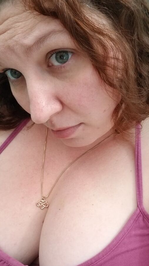 Weekly roundup bored housewife milf legs ass tits tease
