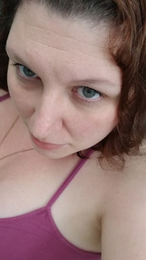 Weekly roundup bored housewife milf legs ass tits tease