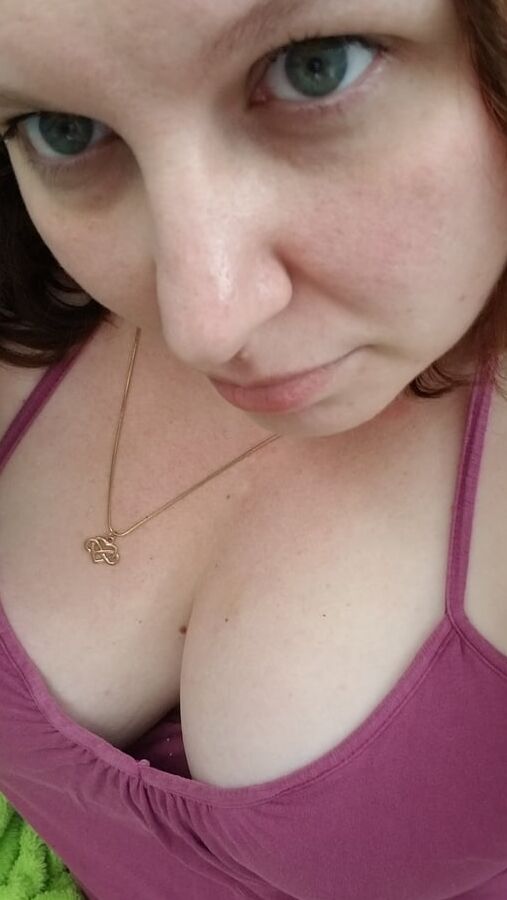 Weekly roundup bored housewife milf legs ass tits tease