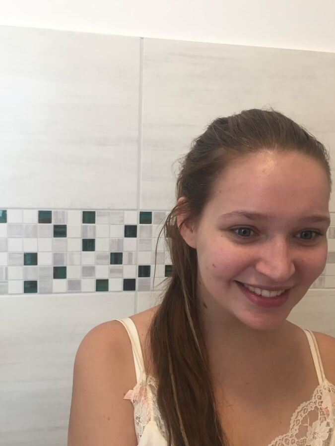 GERMAN SCOUT - Schuelerin Mia bei erstem Dreh