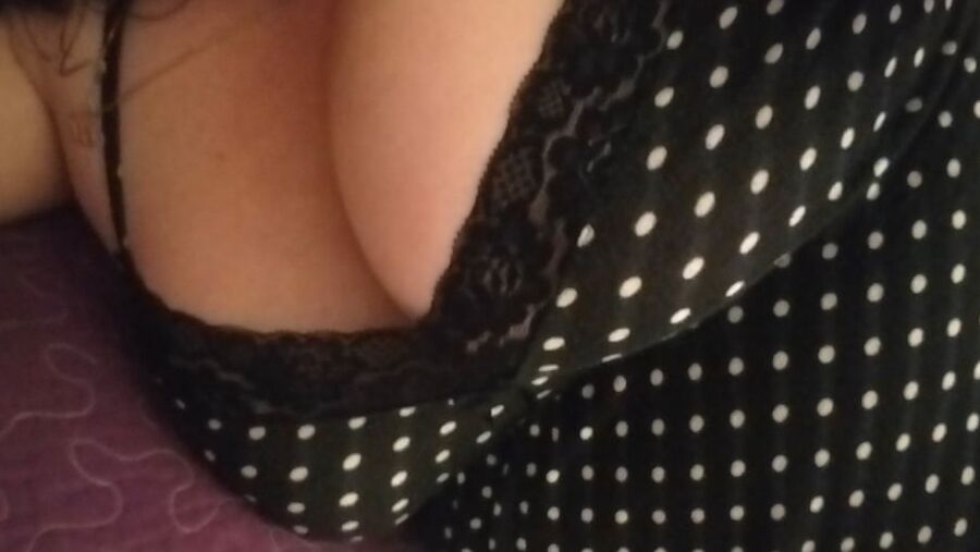 Hot Wife Milf Tease round ass, big tits, shaved pussy