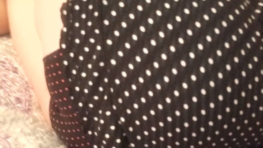 Hot Wife Milf Tease round ass, big tits, shaved pussy