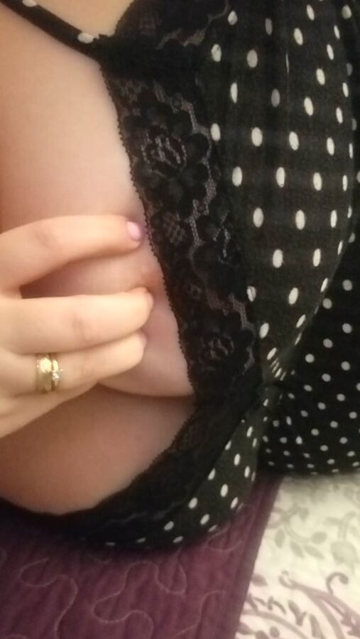 Hot Wife Milf Tease round ass, big tits, shaved pussy