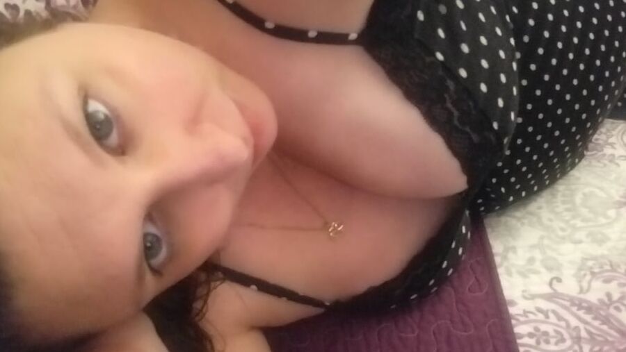 Hot Wife Milf Tease round ass, big tits, shaved pussy