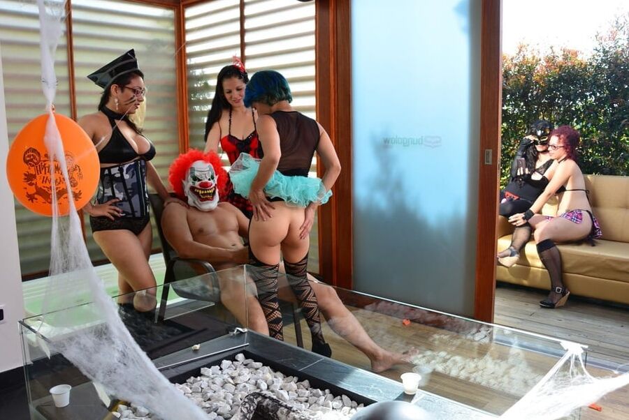CARNE DEL MERCADO - Halloween party orgy with hot Colombian