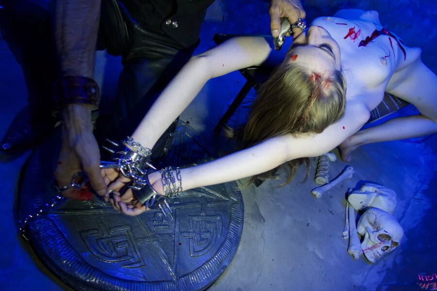 Blue Sacrifice Gore Fantasie
