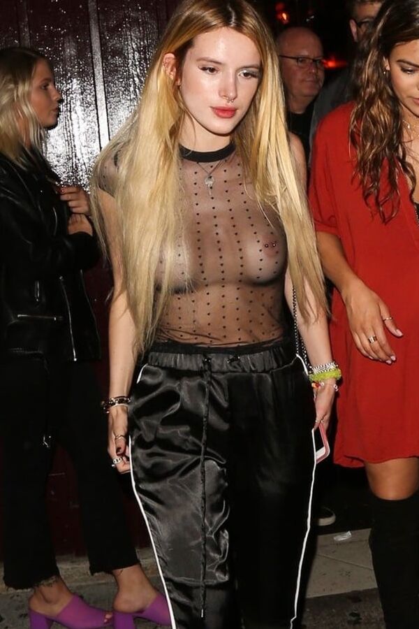 Bella Thorne lesbian kiss and topless pics